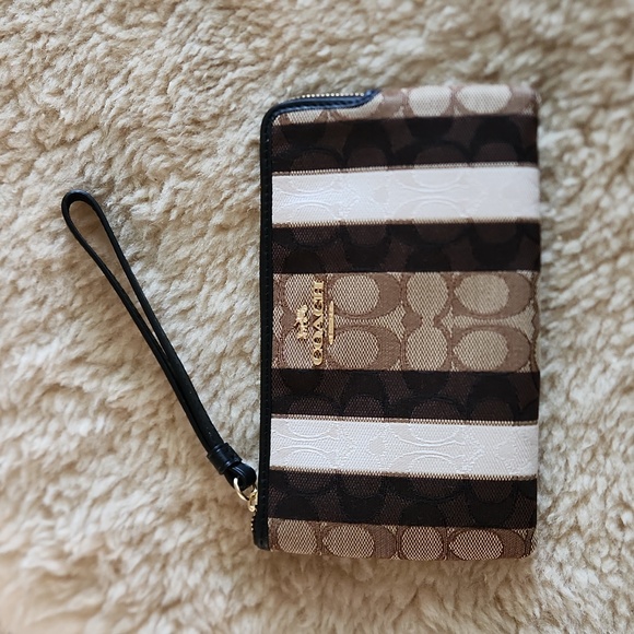 NWT Coach Signature Jacquard Stripe Large Corner Zip Wristlet Wallet π€π€π€π - Picture 2 of 16